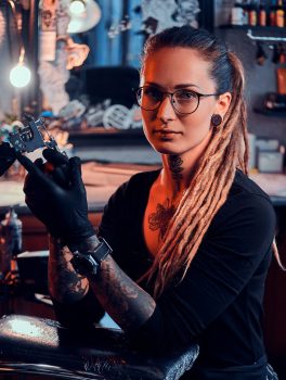 woman-with-tattoo-X8M2FVM.jpg